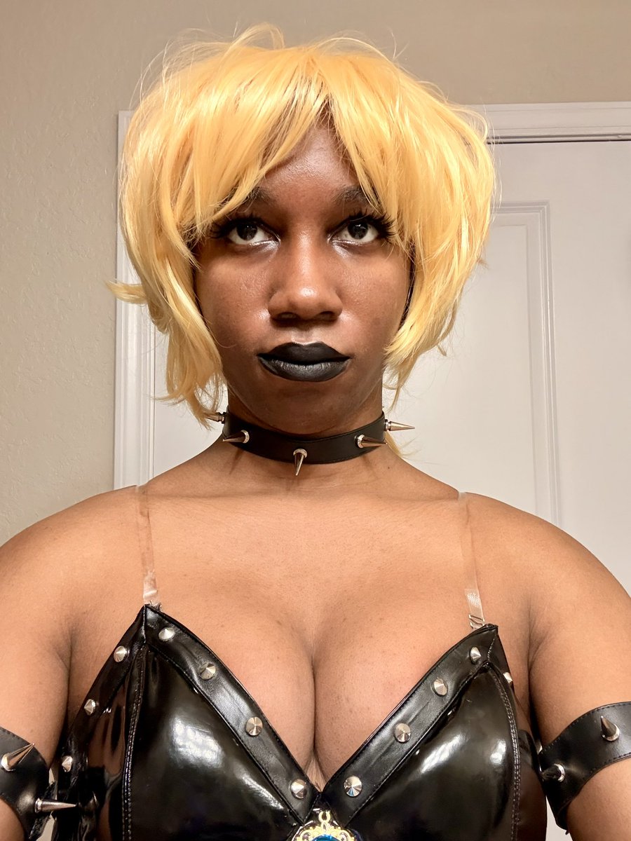 milkyoni's tweet photo. I completely forgot about this account lol here’s some pics from Halloween a few days ago 🎃😊 #Femboy #cosplay https://t.co/IncVOByiDo