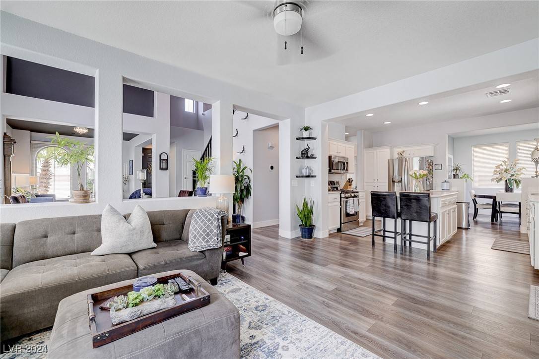 THENITROGROUPLV's tweet photo. 11242 Fiesole Street, Las Vegas, NV 89141 JUST SOLD🔥 Contact us for assistance in doing the same with your property. SCOTT JONES 702-300-7494 ✍️ CALL TODAY  
The buyer was first to see this home at my Open House 🏡 
THE NITRO TEAM @ REALTY ONE GROUP ☝️ 
BE FIRST NOT LAST! https://t.co/xUKGMbBSQO