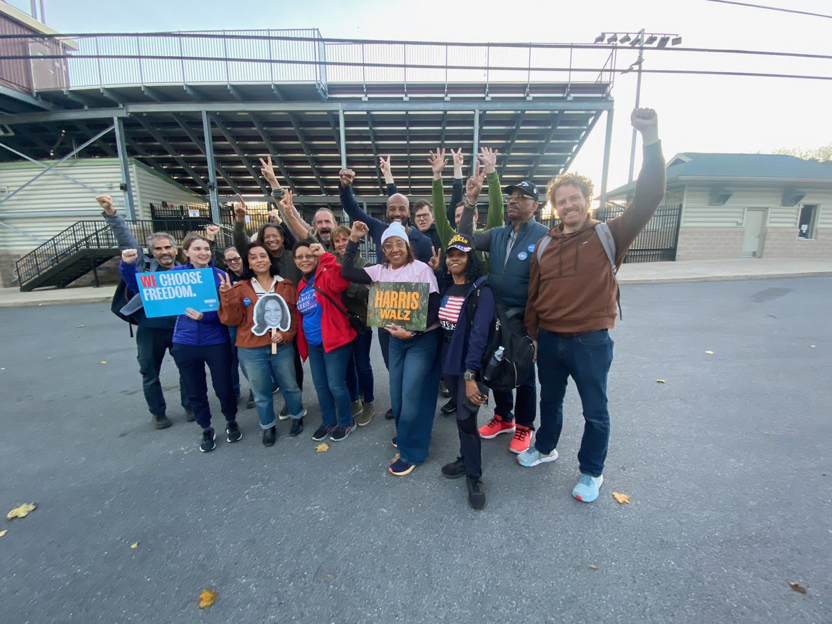 RobinTT1's tweet image. Knocked on over 80 doors yesterday in State College, PA for #GOTV. For the most part, voters are pumped for #HarrisWalz.