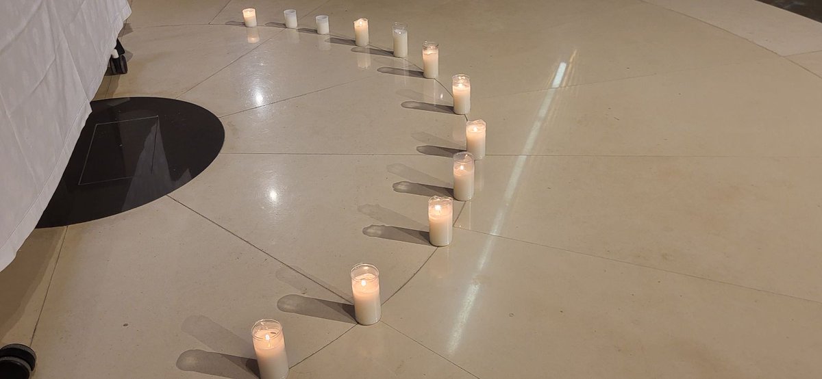 💔 Están siendo días llenos de dolor y desolación por las pérdidas humanas y el impacto en tantas familias. 

Desde Deusto queremos expresar nuestras condolencias y solidaridad con las víctimas de la DANA, acompañándolas en estos momentos de incertidumbre deusto.es/es/inicio/vive…