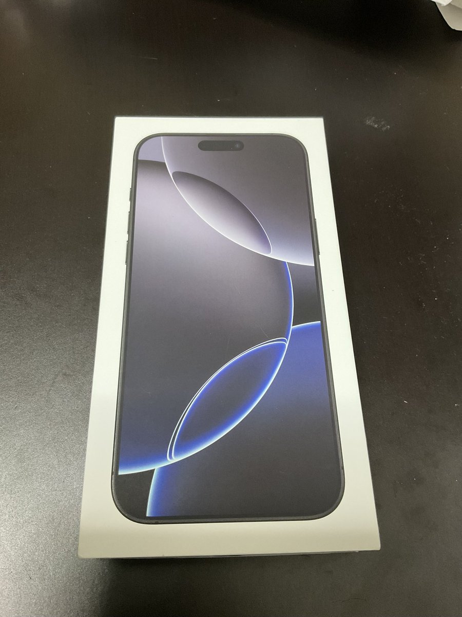 Ashiyu77's tweet photo. まじやばすぎ
父親がiPhone16 PRO MAX くれたんだけど！！！
これ夢！？
早速iFace買ってきてつけたわ https://t.co/VGlGMEKr2I