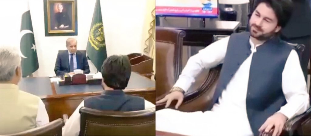 TahirMalik_IK's tweet photo. یہ بیٹھا اپنے باپ کی جھولی میں ۔۔ اپنے بھائی کا خون بیچنے والا خان صاحب سے غداری کرنے والا ، باجوڑ کی عوام کو دھوکہ دینے والا حرامزادہ https://t.co/p150x9MvK9