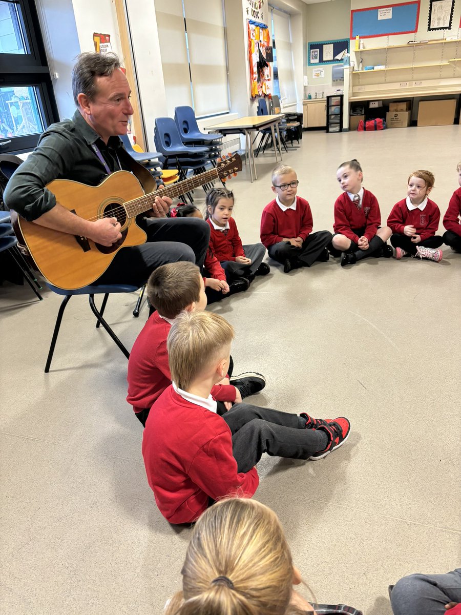 We also had a lovely morning learning new songs and rhymes with Richard from <a href="/GlasgowCREATE/">Glasgow CREATE</a> <a href="/StTeresasPS/">St. Teresa's Primary</a>