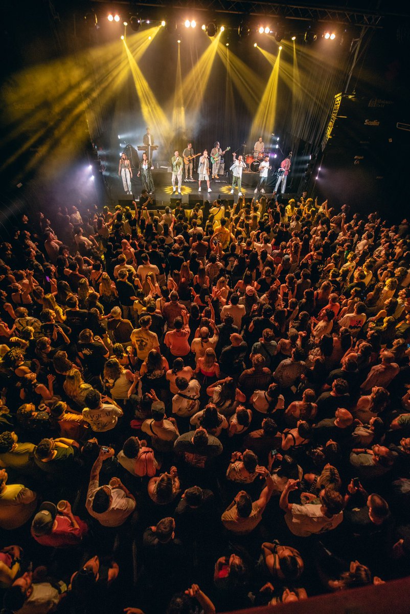 El jueves pasado vivimos a sala llena, quizás el mejor show desde que nos subimos al primer escenario. Una vez más agradecemos a cada persona que mantiene viva la llama para que se siga expandiendo nuestra música ♥️