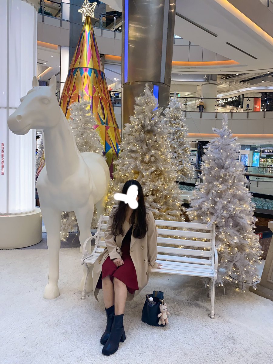 現在想想
好像很久沒去電影院看電影了

上一次去好像是跟我妹去大江去看《威利旺卡》