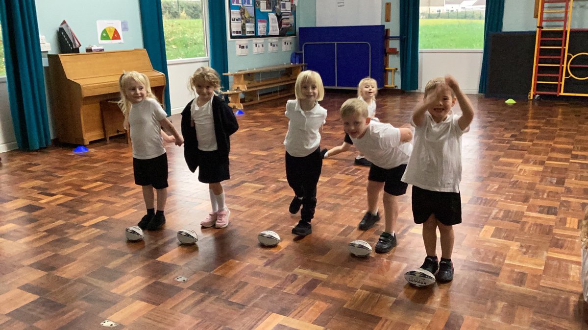 CamblesSchool's tweet photo. Team Pandas loved their first Mini Rugby session today. They found out how to hold the ball and how to score a try. #CambelsforthEYFS #CambelsforthPE @Superstarsports3 https://t.co/pfaWlzV9F0