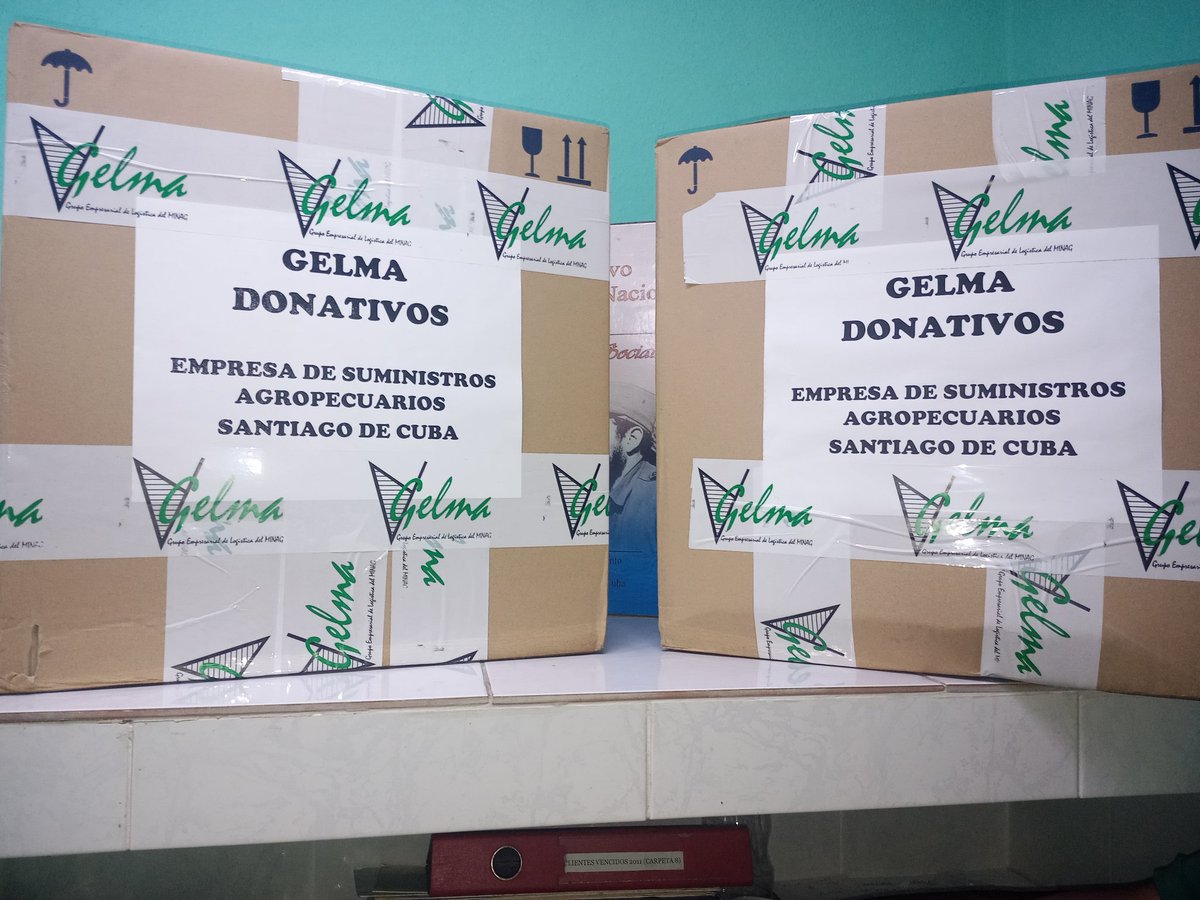 ESAStgo's tweet photo. La empresa de suministro agropecuario Santiago de Cuba realiza donativos para ayudar a los hermanos de la provincia Guantánamo. Un gesto solidario y de mucho amor 
Entre todos sumaron esfuerzos para brindar su humilde contribución.
#Fuerza Guantánamo https://t.co/b9tBXZgfSw
