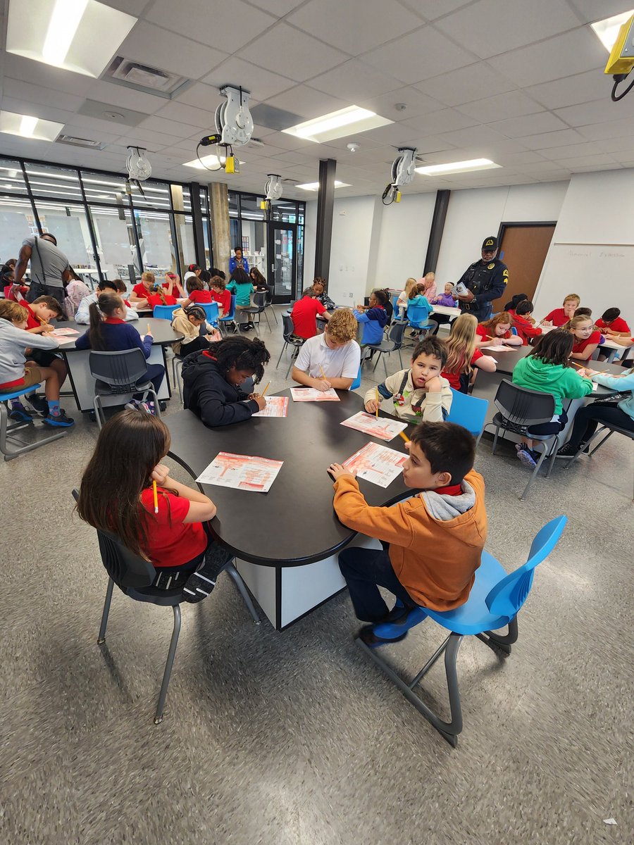 Officer Scott had everyone's attention for today's topic - Domestic Violence. Students were able to identify what healthy and unhealthy relationships look like. #BITS <a href="/GenevaHeights/">Geneva Heights IB DISD</a> <a href="/DallasPD/">Dallas Police Dept</a> <a href="/ExplorersDallas/">Dallas Explorers</a>