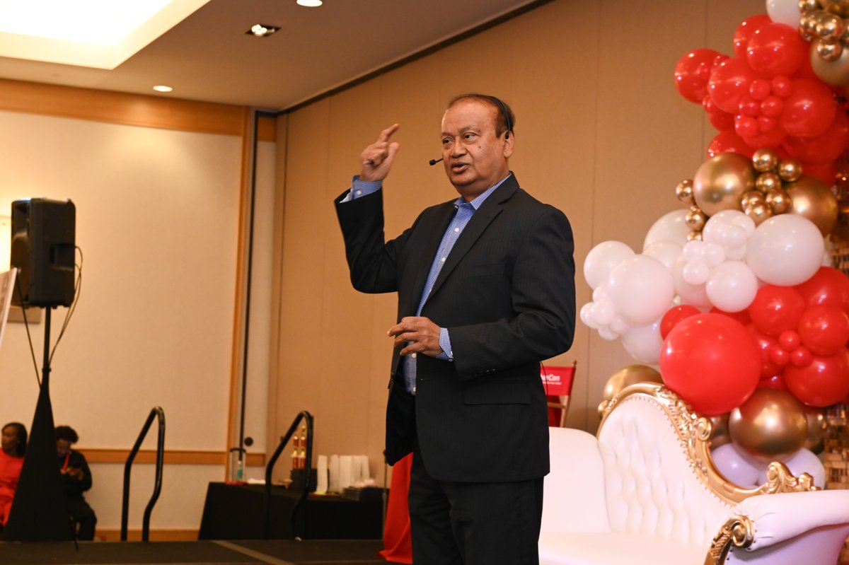 SpeakerCon 2024. I was very happy they had lavalier microphones so both my hands could be free. 

Invite me to speak at your next event. As a professional speaker, I speak without slides and devote half the time to responding to questions from the audience.