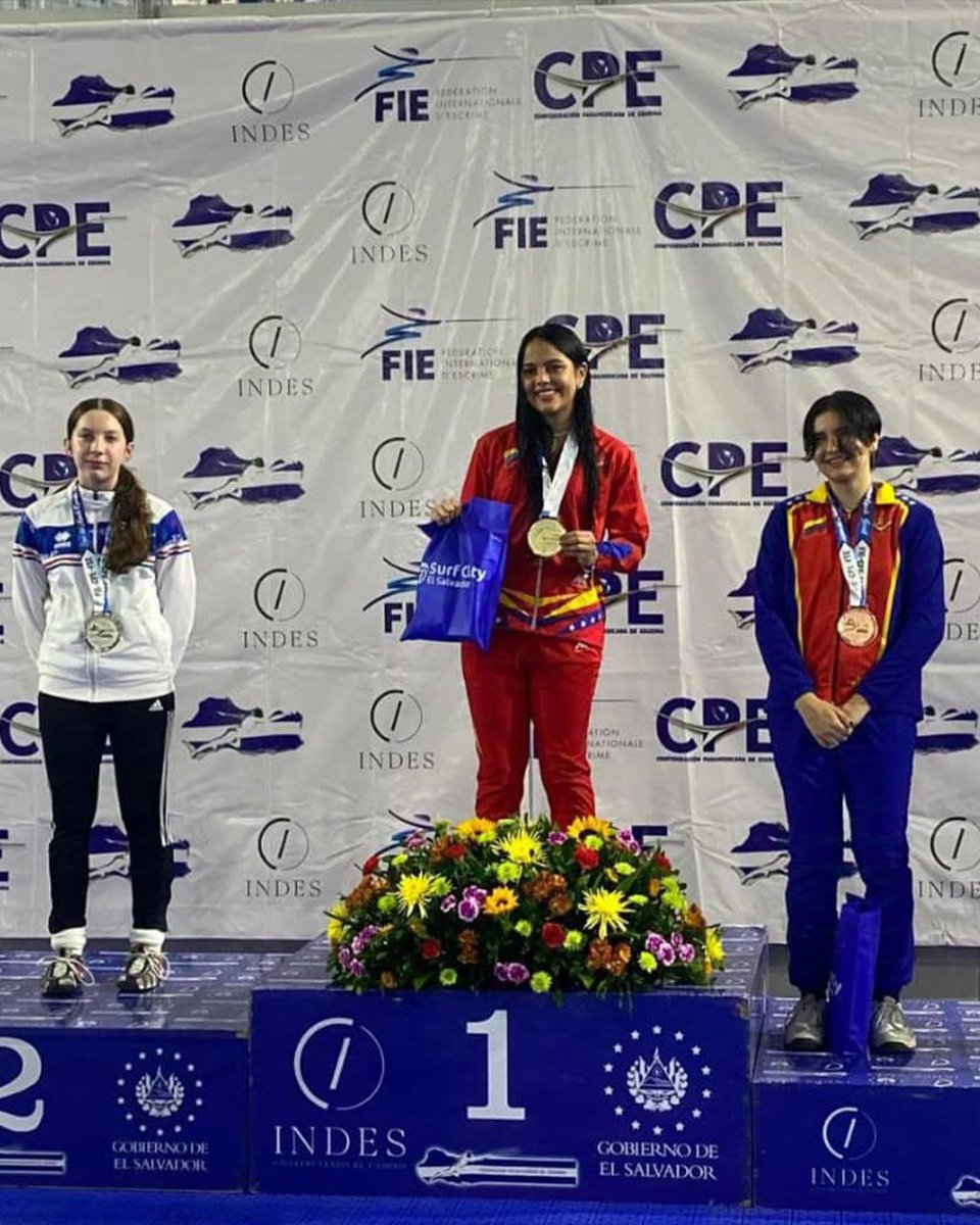 yuandergil_'s tweet photo. 🥹¡Qué orgullo! Venezuela ganó la Copa del Mundo Juvenil de Esgrima en El Salvador. 

💪🏼Le ganamos a Costa Rica, Colombia y Puerto Rico. Victoria Guerrero ganó oro, el equipo femenino ganó oro y María Tuozzo ganó bronce.

🫶🏼¡Felicitaciones a nuestras guerreras! https://t.co/whIIGMgEYf