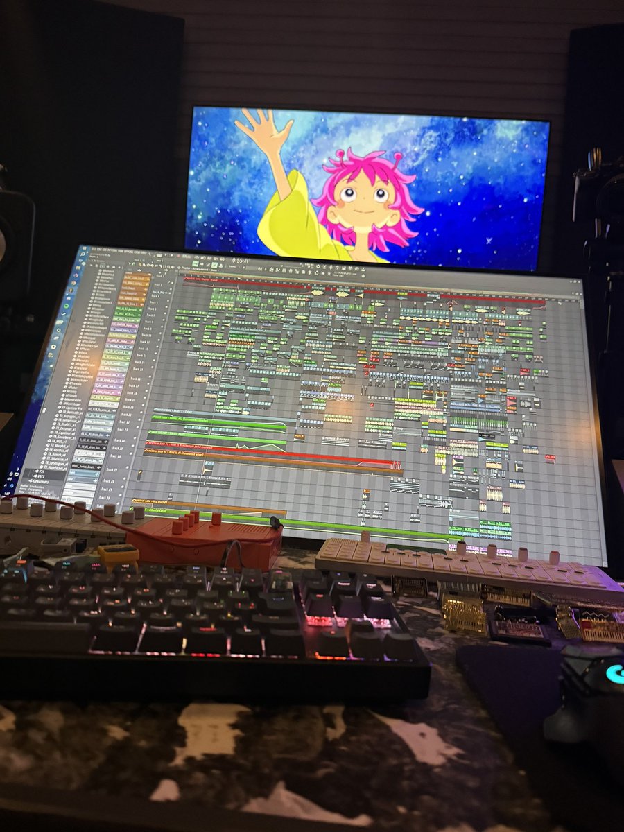 ujicosnail's tweet photo. AAAA MV SONG IS FINISHED AFTER 400 HOURS https://t.co/CdRYYX3EZ8
