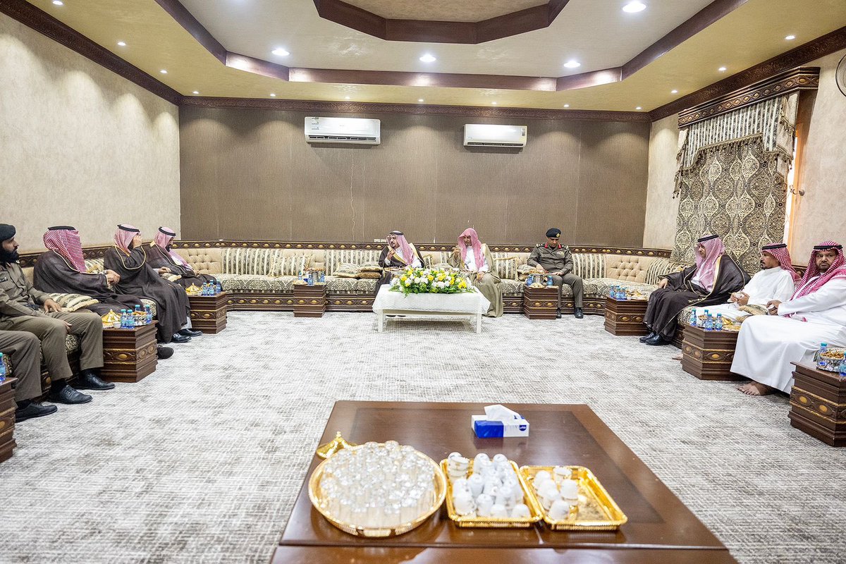 زيارة صاحب السمو الملكي الأمير  الدكتور / 
فيصل بن مشعل بن سعود بن عبدالعزيز آل سعود - أمير منطقة القصيم وصحبه الكرام  إلى منزل الشيخ عبدالله بن عفتان بن شعيفان في بلدة الشعيفانيه لهذا اليوم الاثنين 
2/ 5 / 1446هـ .
