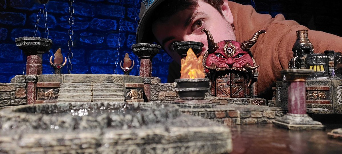 We are demoing some of the brand new pieces here on twitch. Join us now for the giveaway!

Twitch.tv/DwarvenForgeLi…