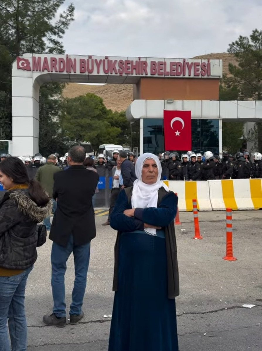 Şu ananın ahı sizi #kayyım iktidarınızı hastalikli ve ırkcı beyninizi siz ölene kadar rahat bırakmaz inşallah 🤲
Allah sizin belanızı götünüzden versin  #Batman #mardin