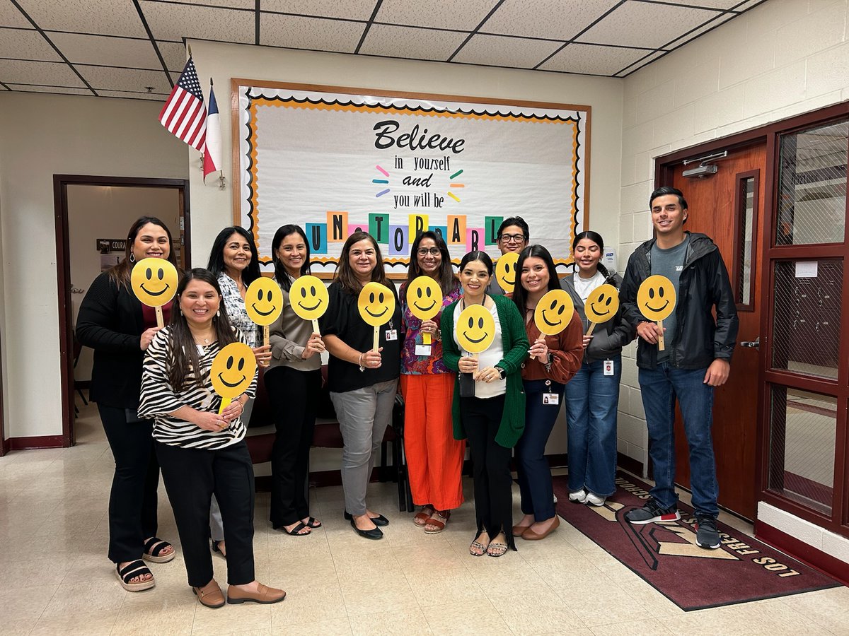 LFHS_College's tweet photo. @losfresnoshigh Falcons, stop by for your FREE SMILES! @LFHSCounselors LFHS Library @LFHS_College! @patty_annfitz Keep SMILING FALCONS! #ServingSMILESDaily https://t.co/1ARPckpaBI