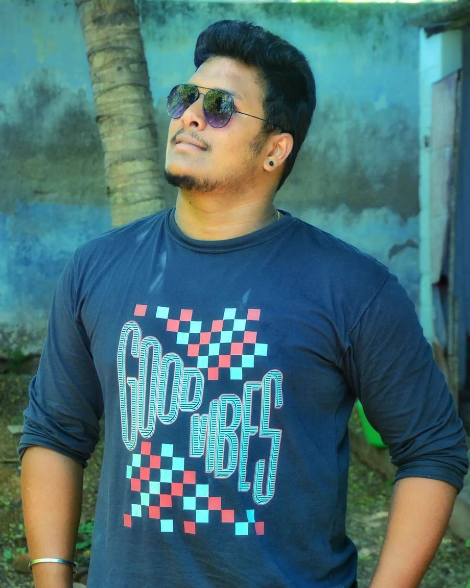munna_muruga's tweet photo. You attract the energy that you give off. Spread good vibes. Think positively. Enjoy life.🥰💙💯
#munna_official_10 #muruganantham_munna #Stylish #actor #look https://t.co/udMl6NblOv