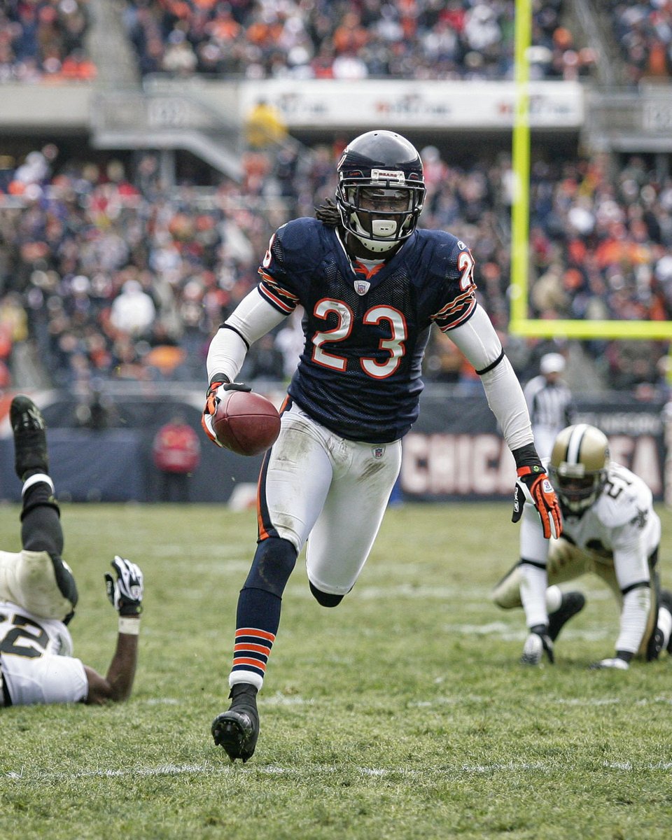 Happy birthday to our Hall of Famer, <a href="/D_Hest23/">Devin  Hester</a>