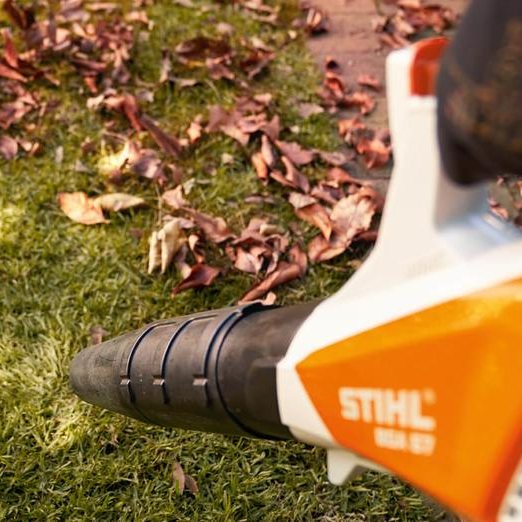 SUNDAY - The Right Advice🤓
Now that the leaves are well and truly falling, do you need a leaf blower to help clear your patio, lawn or driveway quickly?
Take a look at the STIHL blower buying guide to find out which one will be best for you.
blog.stihl.co.uk/stihl-blower-b…