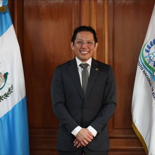 PrensaComunitar's tweet photo. 3️⃣🧵Melvin Ernesto Quijivix Vega, exdirector del INDE e incluido en la Lista Engel por el Departamento de Estado de los Estados Unidos, sería denunciado por los delitos de abuso de autoridad, tráfico de influencias, peculado por sustracción e incumplimiento de deberes.

📸  Gobierno de Guatemala