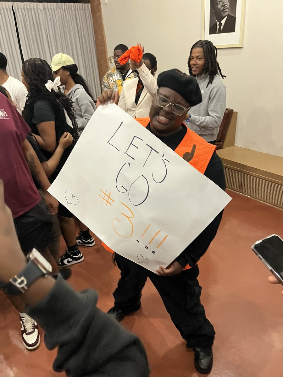 Trigger Warning 
Panthers are loose ☣️