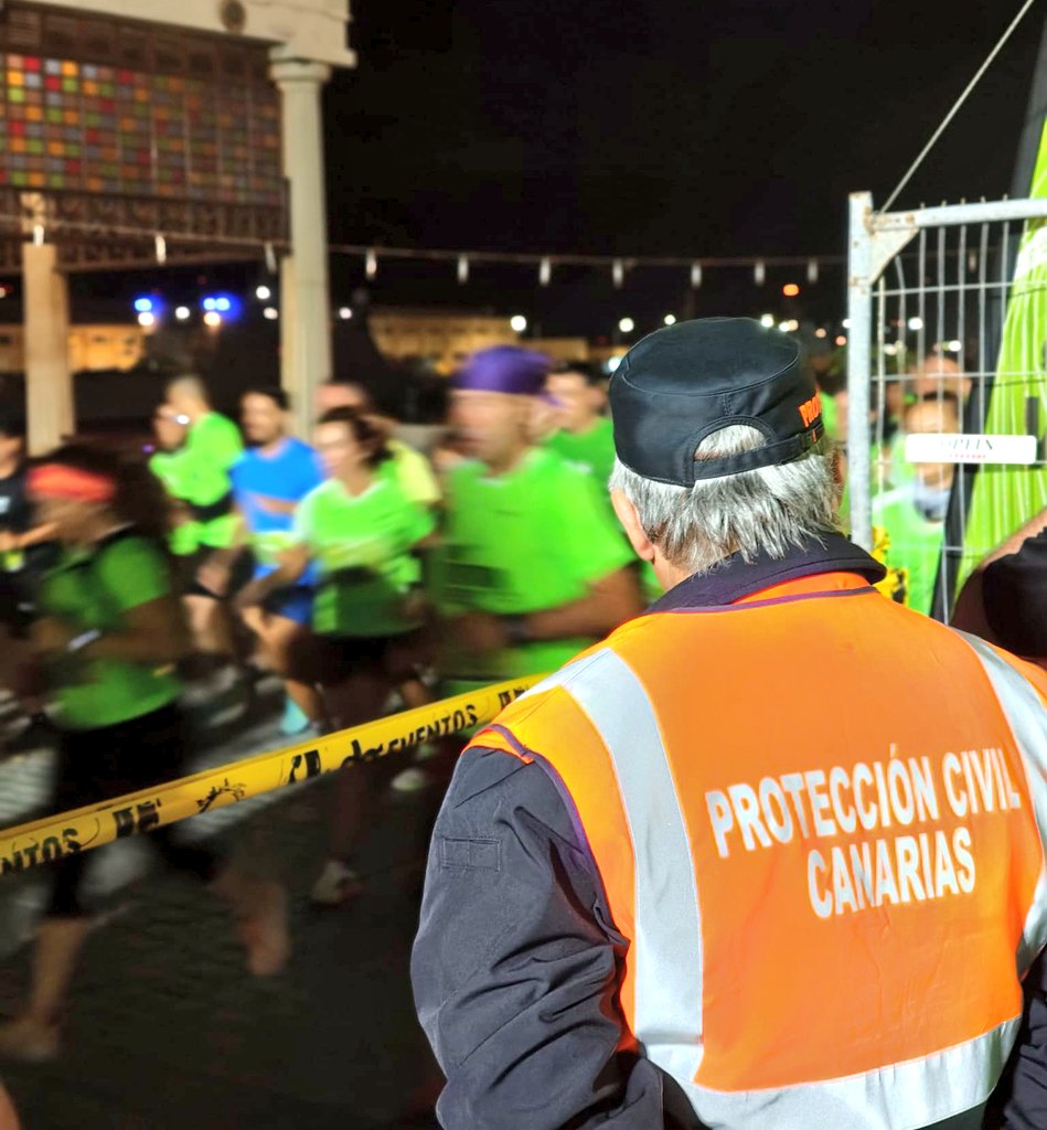 ProteCivilLPA's tweet photo. El pasado sábado nuestros voluntarios/as colaboraron con
@PoliciaLPA #UTSE @AMovilidadLPA @policia @PoliciaAPLP @PROVITAL24h
en el dispositivo de riesgos previsibles de la @BinterNightRun
#LasProtesSuman
#Prevención
#EventoSeguro
#ProtecciónCivil https://t.co/bbBjtgOgua