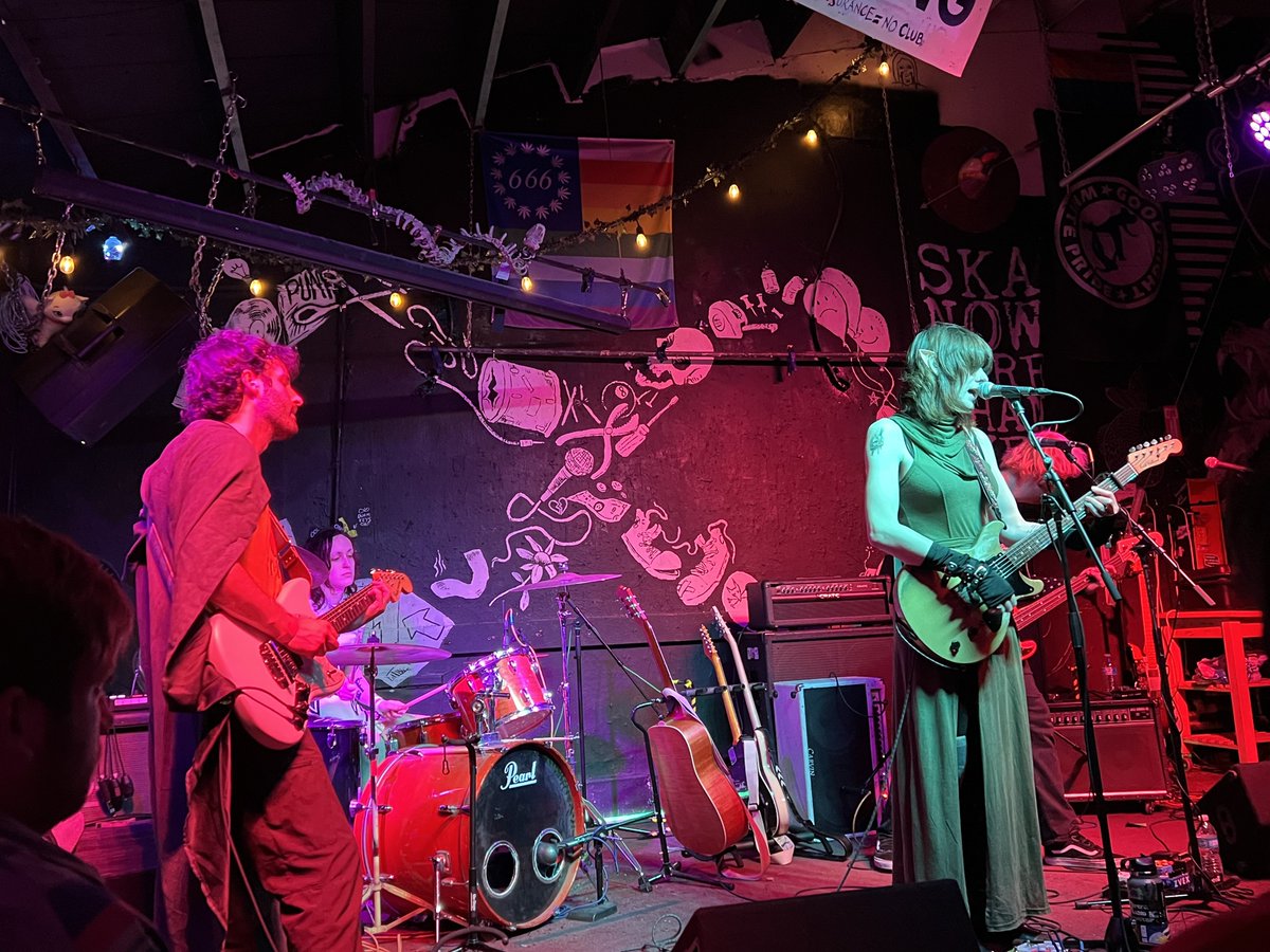 jennythefiend's tweet photo. gilman minifest! @HeavyLemonSJ https://t.co/gFfavjcWxT
