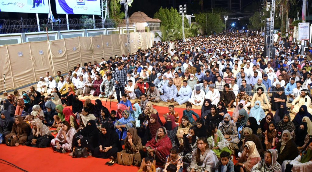 Nadirqureshi's tweet photo. سوشل میڈیا ایکٹیوسٹس کا کنونشن صرف شروعات ہے! ایم کیو ایم پاکستان کا عزم ہے کہ سوشل میڈیا کو اس قدر مضبوط بنائیں کہ ہر عوامی مسئلہ حل ہو سکے۔ #MQMPakistanSMConvention https://t.co/2rwfQypBAu