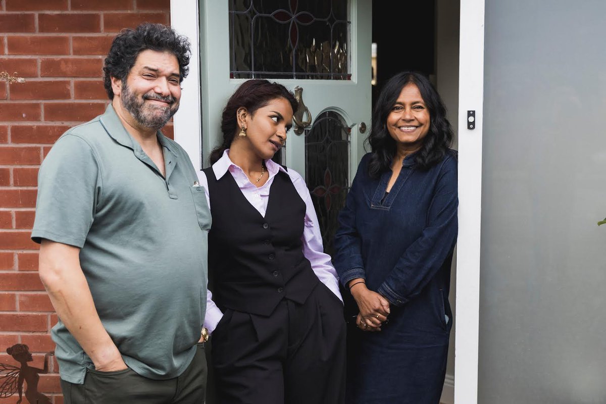 deadpanpictures's tweet image. 3 days until I&apos;m Yours airs on RTÉ2, November 7th at 10:30pm!

We are also delighted that I&apos;m Yours is pick of the day in The Irish Times and The Irish Independent 😎

Writer: Diandra Xavier 
Director: Laura O&apos; Shea 
Producers: Paul Webster &amp;amp; Nathan Griffin Production