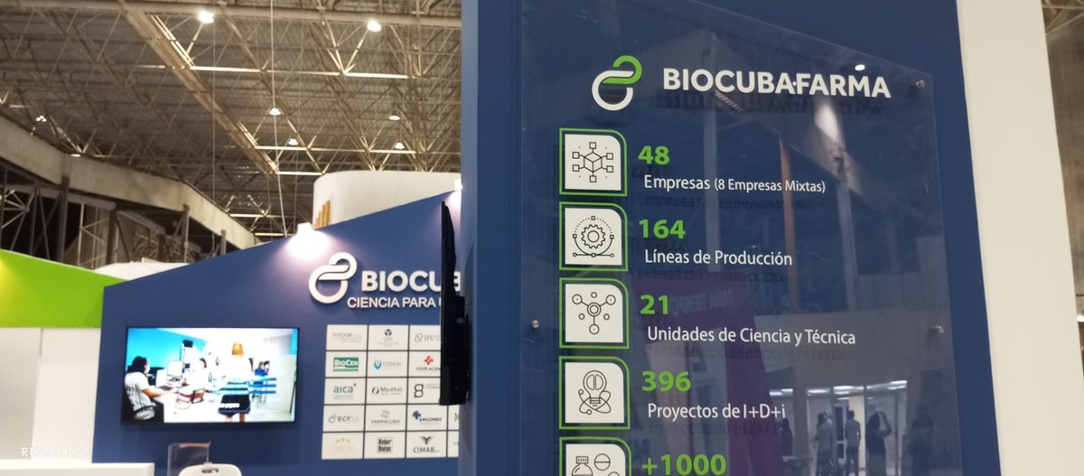 El presidente Miguel Díaz-Canel  <a href="/DiazCanelB/">Miguel Díaz-Canel Bermúdez</a>, saluda a representantes de las empresas de #BioCubaFarma que asisten a la 40 Feria Internacional de La Habana, inaugurada hoy en el recinto ferial EXPOCUBA. #FIHAV2024