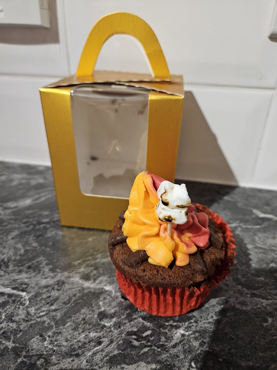 Wow! ✨️

Well done to Sandy in my S1 class, who created these epic bonfire themed cupcakes, absolutely epic and delicious, too! 🔥 

<a href="/pwkacademy/">Prestwick Academy</a> <a href="/HomeEcPrestwick/">Prestwick Academy Home Economics 🥙🍰🥧</a> #GuyFawkes #BonfireNight #Ambition
