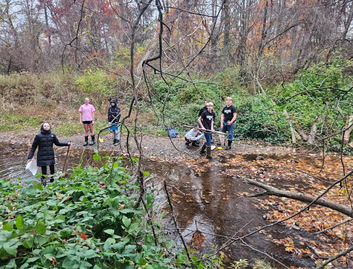 Last week, the 8th grade STREAM class got outdoors with Mr. Hickok and Mr. Niewoonder for more hands-on learning and fresh air! The group had a great time collecting data for a macroinvertebrate investigation. 😎

#PreparedForLife | #GreatThingsHappenHere