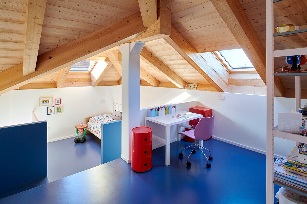 Archello's tweet photo. Fluido Architettura transformed a 1950s villa into a dynamic home studio, balancing original and new materials in a multi-level design.
https://t.co/iY6gRcfmC8

#MidcenturyModern #ArchitectHome #FluidDesign https://t.co/JUrHAyGXI2