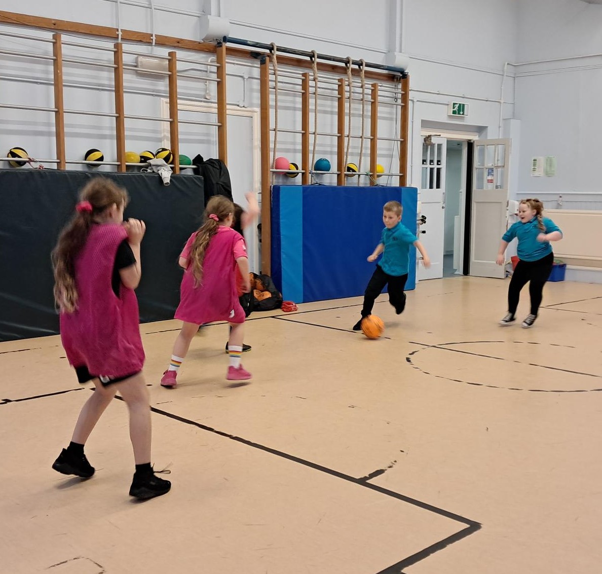 🏫New after school club

⚽️🥵Lots of red, happy faces tonight as <a href="/FallaHillPS/">Falla Hill Primary</a> pupils put maximum effort into fun playground &amp; football games at the new football after school club, run in partnership with <a href="/WLCF_1/">West Lothian Community Foundation</a>

🤝WLCF are also working in <a href="/whitdale/">jackie holland</a> <a href="/Longridgeps/">Longridge Primary</a> in the cluster
