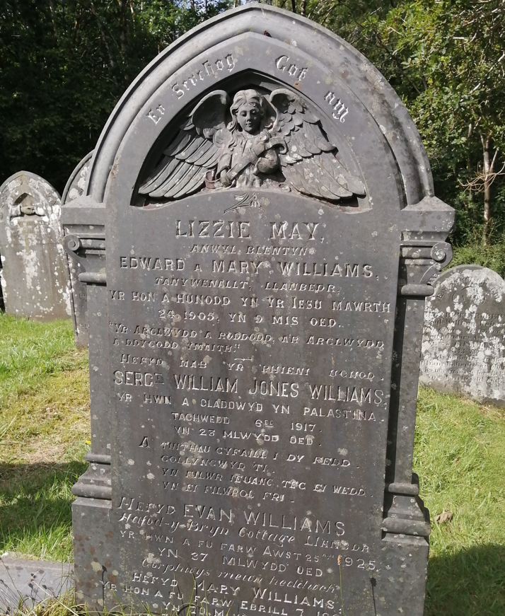 WelshMemorials's tweet photo. @NewIwm @Demas62121174 @Ianlyall9 @CWGC @PunchBooks @LydiaJane13 @sworrall @JellyJudith @cgdhopkins @JoyParry13 @ProfTonyPollard @DanielSeidemann @fbongiornoanu @JohnNicholRAF @PostWarHist @genea_maureen @wheels002 @Cantbeeffed @Jack_Callcott @SteveJChambers @war_fallen @RevBluesSusie @Diane_Corner @dawdsCAN @ElizbethjmSmith @RichardBurden27 @NoLore @Rakesh1752 @gelibolu2015 @isisnaucratis @apsomerville @RevdPye @GMixture @skyscaping @RobWalls16 @EvaKBartlett @raymonddelauney @nawagadj @Rosee_Bush @jotaman37 @GarnAlan @TigersTimBell @Karamea18 @PeterCronau @DavidShoebridge @UKDefenceFrance @AndrewBGreene @Lives_2Read @janetm50723412 Dozens of gravestones in Wales include the name Palestine – or Palesteina in Welsh. This is the possibly the one that is the most evocative, due to its location. It commemorates William Jones Williams, killed in Nov 1917, just after the Battle of Beersheba. 1/2 https://t.co/FRpHXOKobI