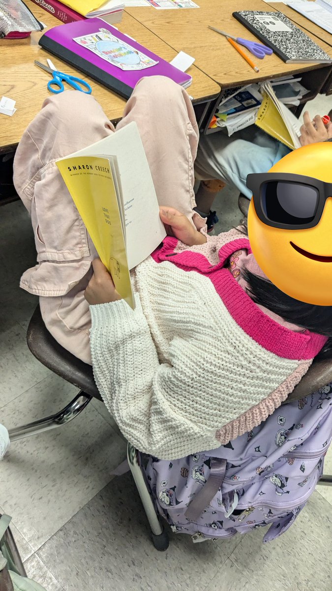 ClassroomDavis's tweet photo. Books in hands.  Reading and engaging with the text.  @SharonCreechx https://t.co/a4VYjZBWIZ