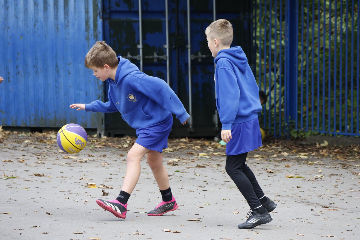 LaticsCommunity's tweet photo. โฝ๏ธ At our #schooloftheweek, @saintoswalds, our staff work in partnership with the school to offer a wide range of PE support and lunch and after school clubs!
Along with with the staff from the school, we provide PE support to increase the active playtime of the students and to support their health and wellbeing.
#wafc ๐ตโช