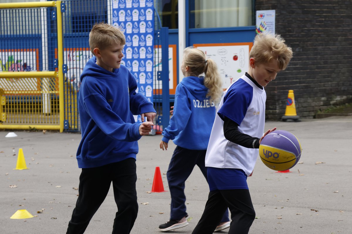 LaticsCommunity's tweet photo. โฝ๏ธ At our #schooloftheweek, @saintoswalds, our staff work in partnership with the school to offer a wide range of PE support and lunch and after school clubs!
Along with with the staff from the school, we provide PE support to increase the active playtime of the students and to support their health and wellbeing.
#wafc ๐ตโช