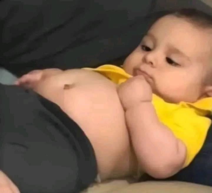 Javisness's tweet photo. Yo arrepentido viendo mi panza después de comer como si no hubiera mañana: https://t.co/mC9v2jRls3
