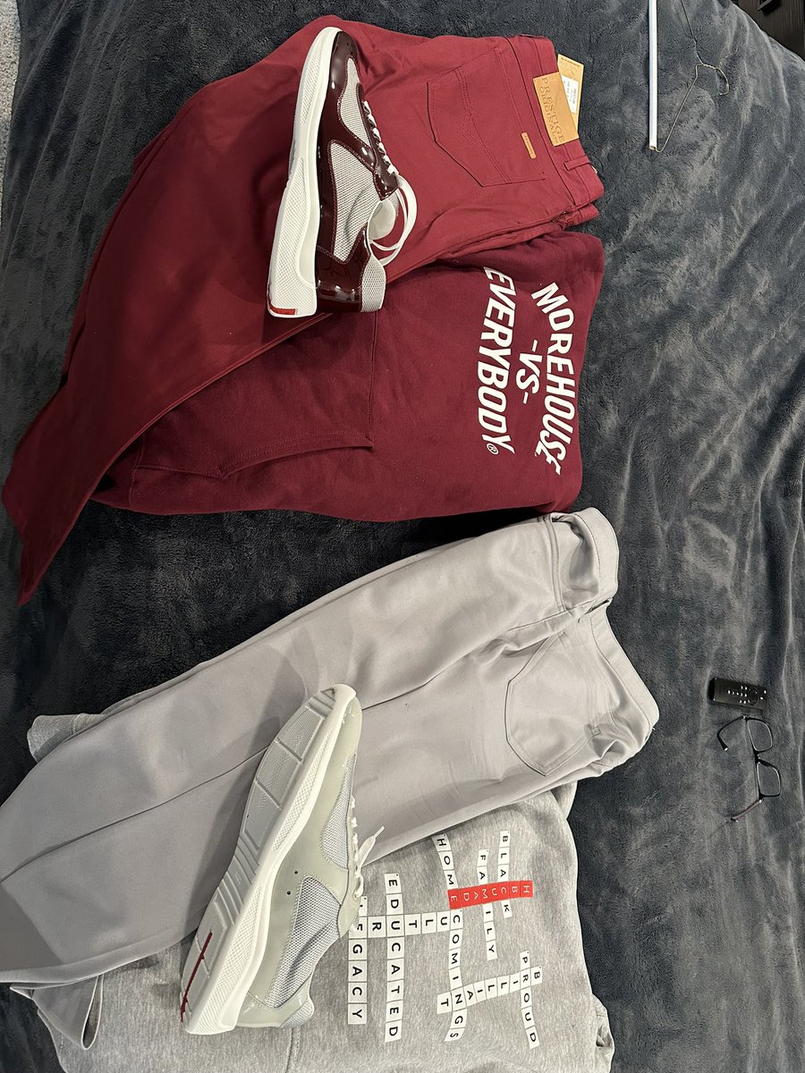 toddTIivery's tweet photo. What to wear 🤔🤔🤔 Its Homecomining!!! #spelhouse #morehouse #hbcu https://t.co/klkpuLsFim
