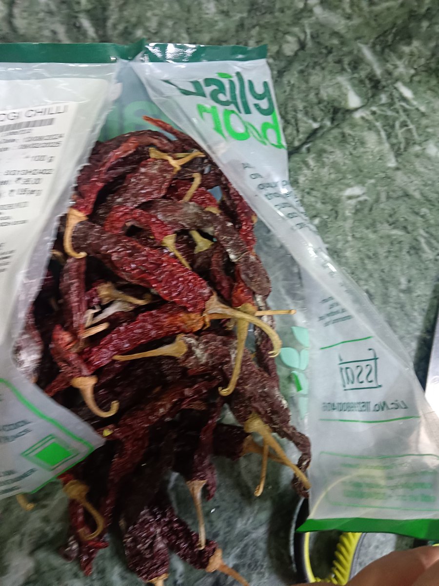takwal's tweet photo. Hello Zepto⁹
Today, I opened a chilli packet that was labeled with an expiration date of February 2025. However, upon opening, I found that the contents had developed visible mold/fungus, which was quite alarming and disappointing.
This is unacceptable
Order id-CBF3ADKAD23075 https://t.co/01dbndxd3C