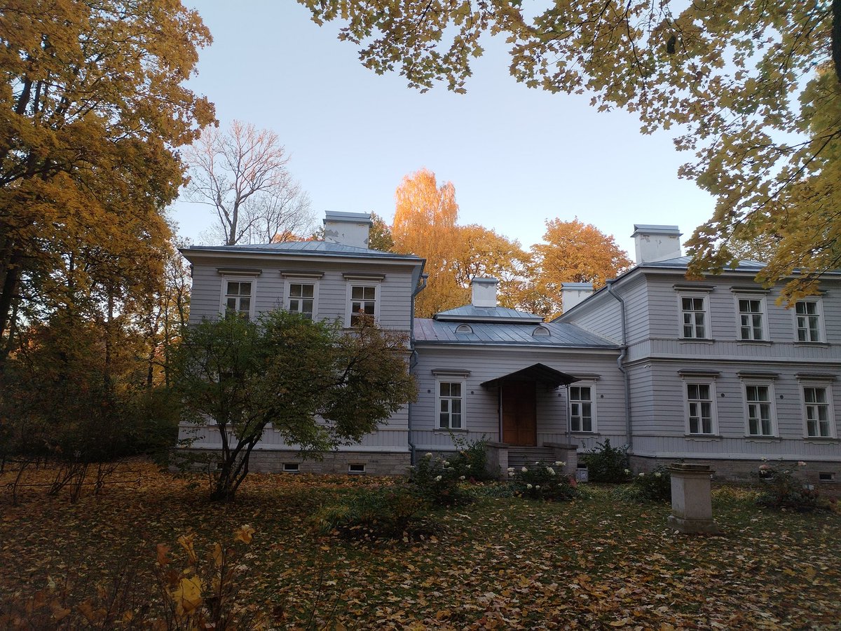 Типеря мну не гуляю, фотаю по пути дамой и обратна, на учобу тудой и обратна. Вечерам домашку делаю... Устала нимнога)