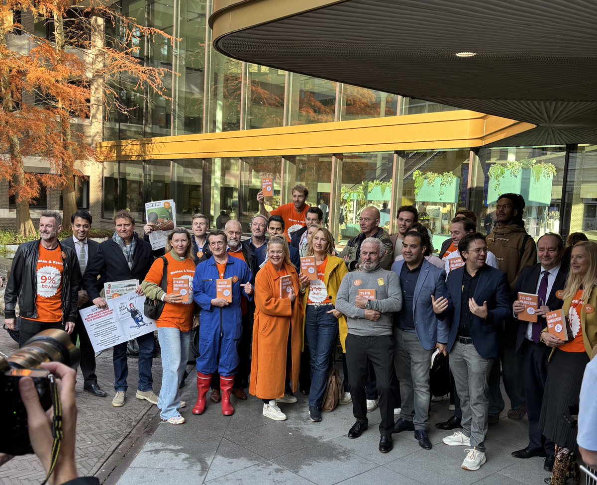 Kabinet in chaos. Daarom geen debat over de btw-verhoging vandaag. Gelukkig weten heel veel mensen wel wat ze vinden: sporters, schrijvers, acteurs en hoofdredacteuren.

Namens D66 blijf ik met hen opstaan tegen deze lastenverzwaring van PVV, VVD, NSC en BBB. Lees hier waarom: