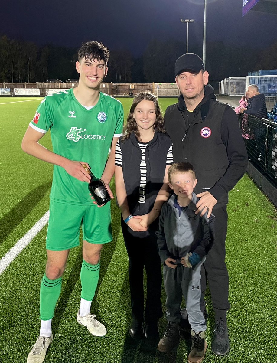 WELL DONE DAN | 💚⚽️📸

Thank you to Garage Goals UK for sponsoring Saturday’s game with Thame United.

They chose <a href="/dannycareyevans/">Daniel Carey-Evans</a> as their sponsors Man of the Match. Here they are doing the honours at full time.

#WeAreFC #BFCvTHA