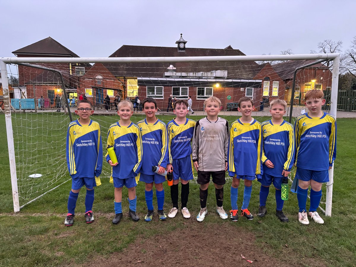SketchleyHill's tweet photo. A losing start to the league 1-2 but a great game of football tonight against @HinckleyParks . Both teams showed excellent team work, cooperation and humility! #shps https://t.co/GgFLefnrEZ