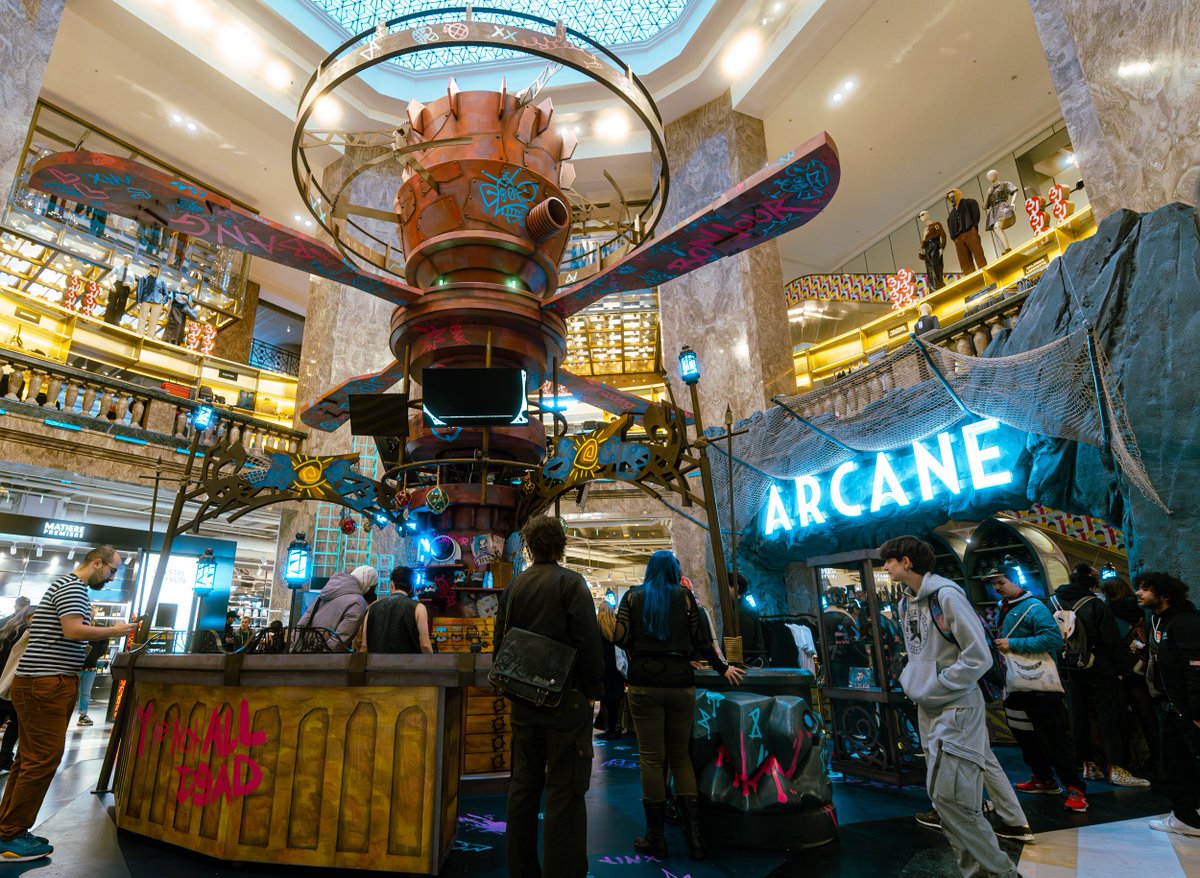 🚨 Dernière semaine pour vivre l'expérience Arcane 🚨

Les portes du repaire de Jinx se refermeront bientôt...

C'est votre dernière chance de plonger dans l'univers d'<a href="/arcaneshow/">Arcane</a> aux Galeries Lafayette Champs-Élysées !

Rejoignez-nous pour y découvrir notre drop exclusif, créer