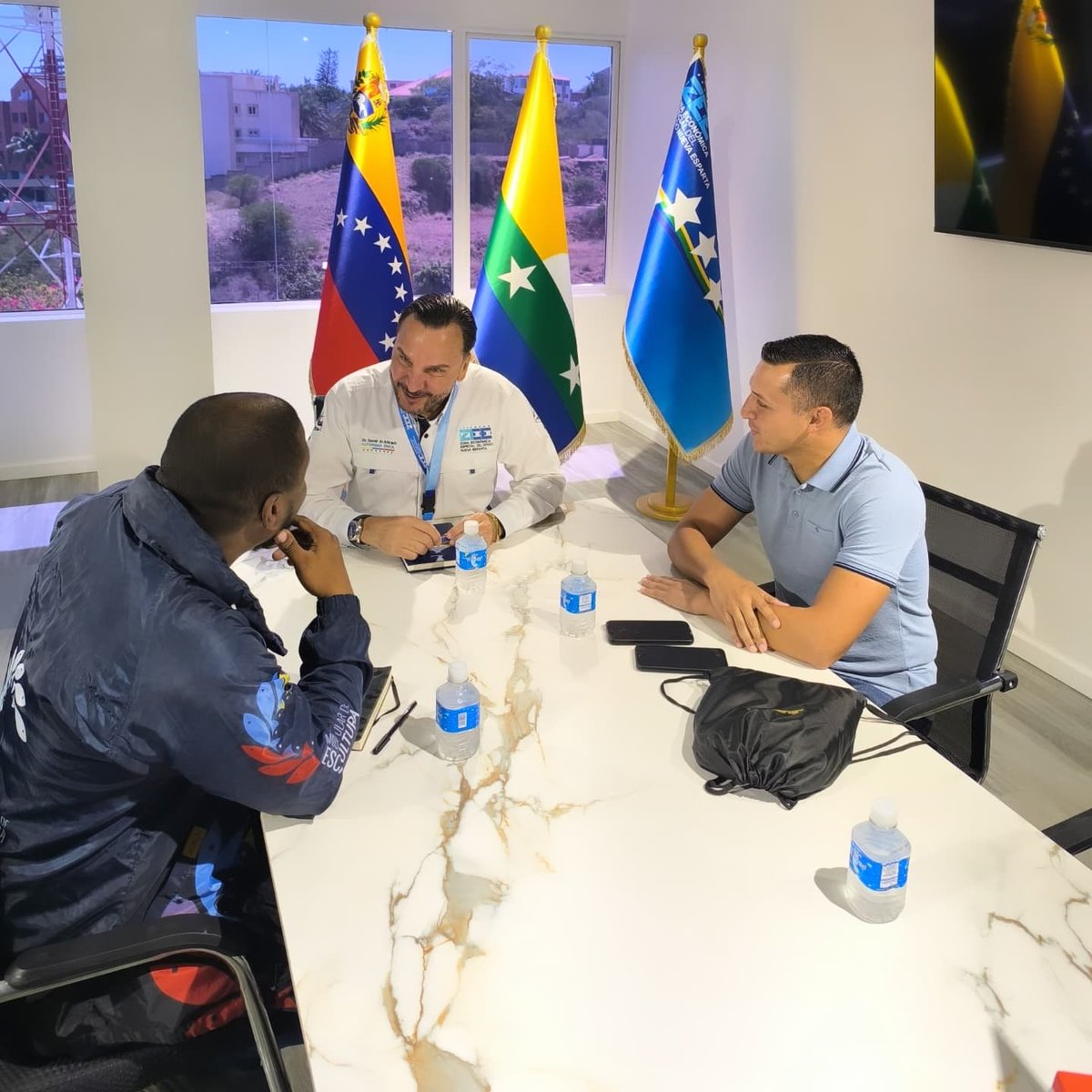 Samir_alattrach's tweet photo. La Zona Económica Especial del Estado Nueva Esparta sostuvo encuentro con el Viceministro de Producción Primaria Pesquera y Acuícola Ronny Leiva; reunión durante la cual expuso el impulso al desarrollo del sector pesquero y en la Isla de Margarita.
@NicolasMaduro 
@Minpescave2 https://t.co/6CerNHVYCh