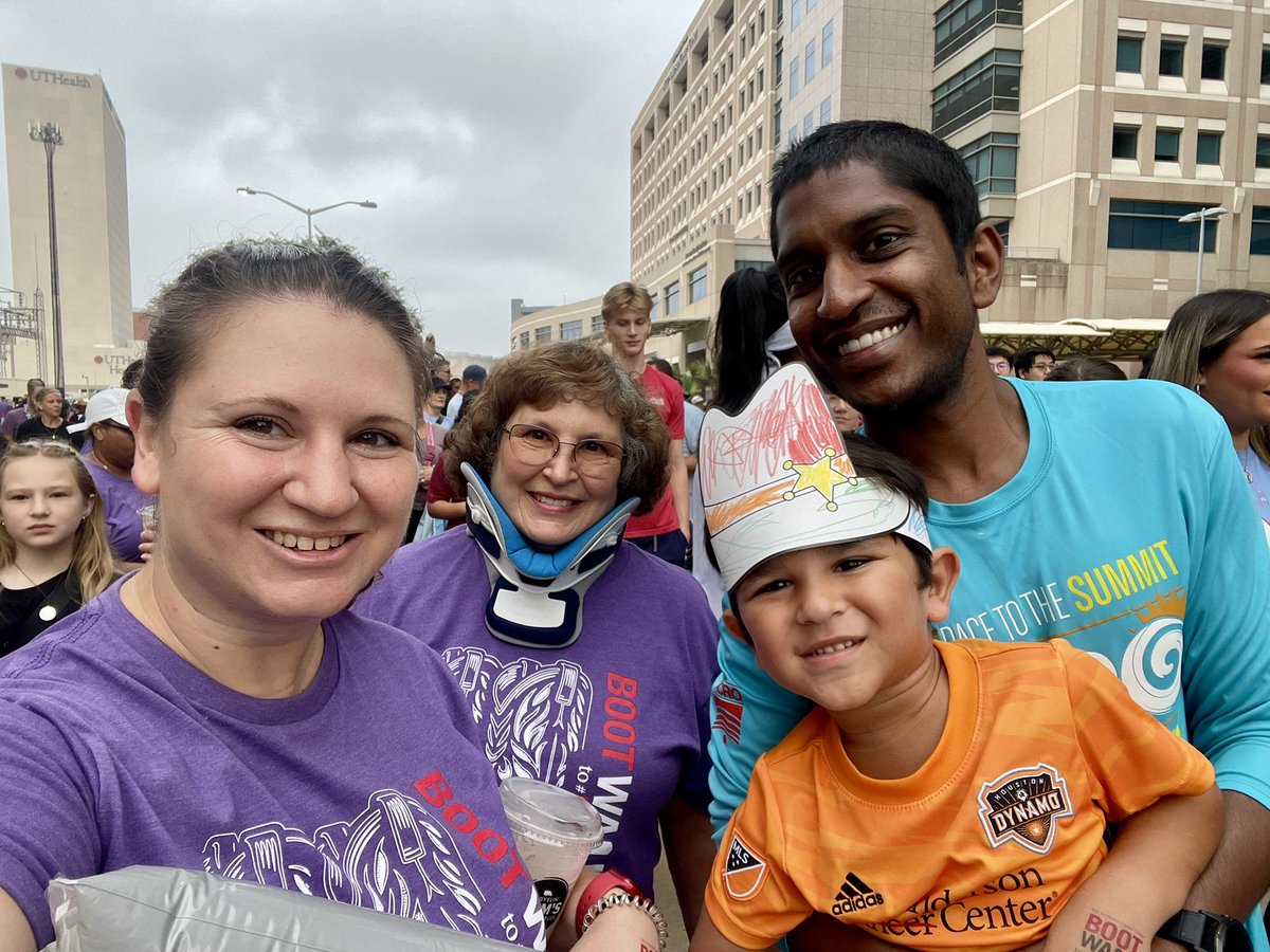 StephDudzinski's tweet photo. The @MDAndersonNews #bootwalk 👢was a huge success! 👏💪
My whole family came to support our goal to #endcancer with my mom (GynOnc), @sumeethj (NSGY 🧠/spine tumors), & me (#radonc ☢️)
🙏🏻 to everyone who has already donated & it’s not too late!
https://t.co/iUm6fpvwK2 https://t.co/hilYCWFjaF