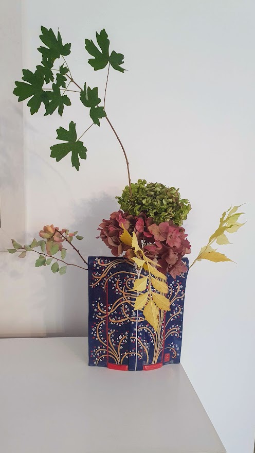 #compositionsflorales #ikebana #selfcare #fleurs #chromotherapie #Inspiration #artfloral