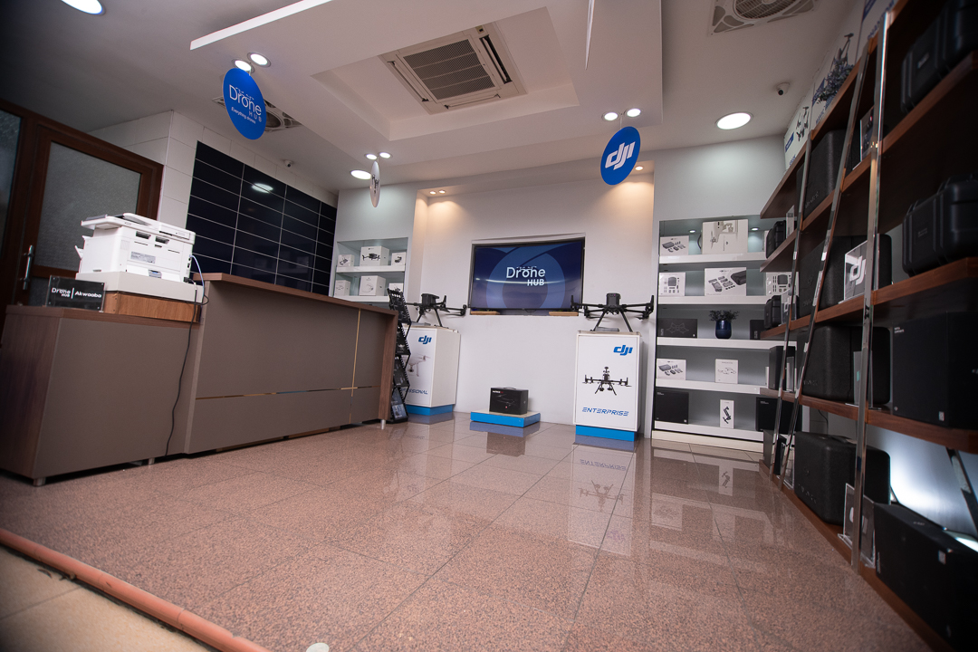 DronehubAfrica's tweet photo. Visit our showroom at #Adabraka and explore the latest in drone technology—from advanced aerial imaging to powerful drone accessories, we've got you covered.

📍 Stop by today and discover what’s possible with Dronehub Africa!

#visitus #dronehub #djidrones https://t.co/x1BW6KCZ4B