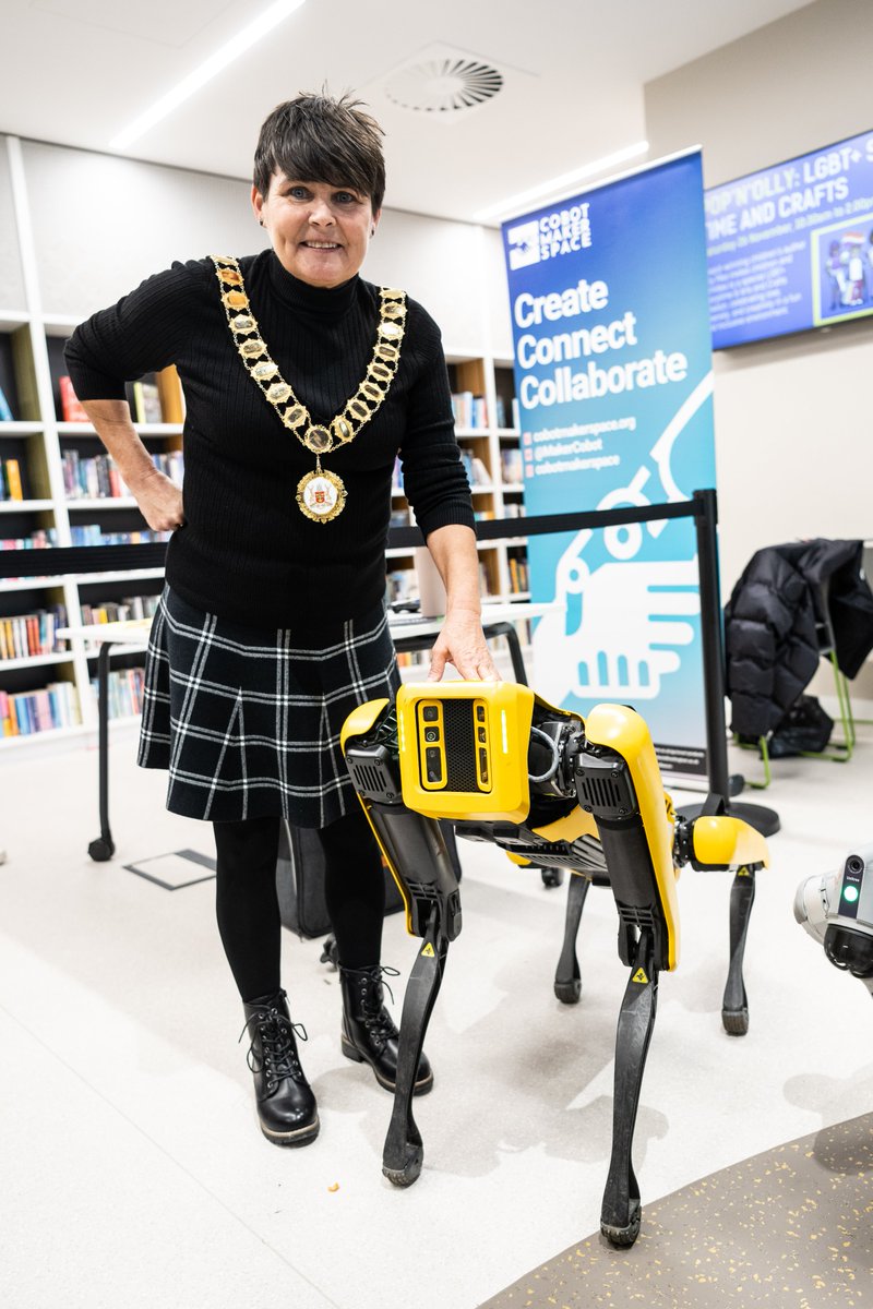 When the Lord Mayor met the robots!
I had a great time at the Future Makers event last month, organised by <a href="/UoN_Institute/">Nottingham Institute for Policy and Engagement</a>. Really interesting, lots to learn and great fun for families. Thank you <a href="/UniofNottingham/">Uni of Nottingham #WeAreUoN</a> #UoNFutureMakers